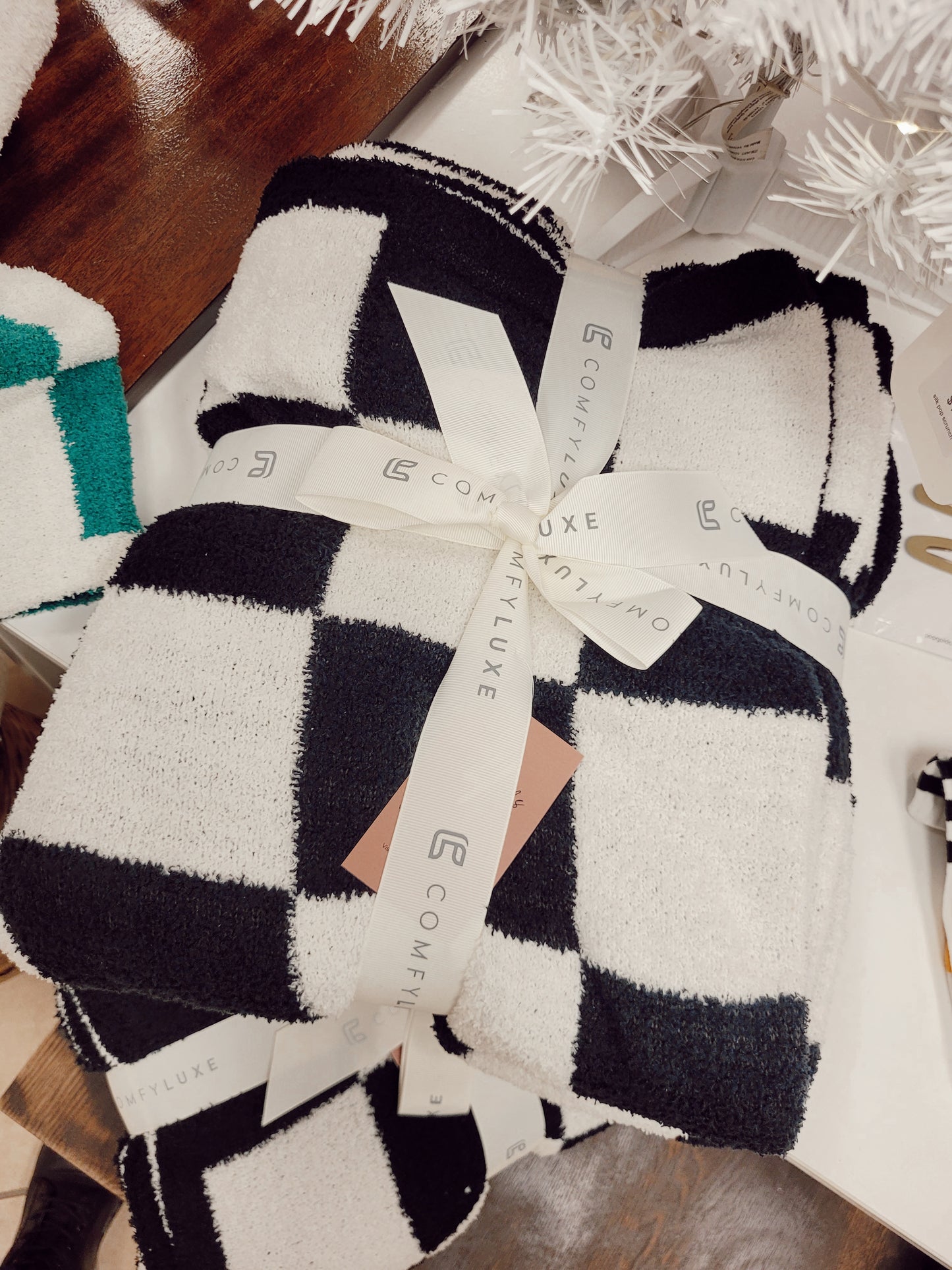 *NEW* Luxury Checkered Blanket
