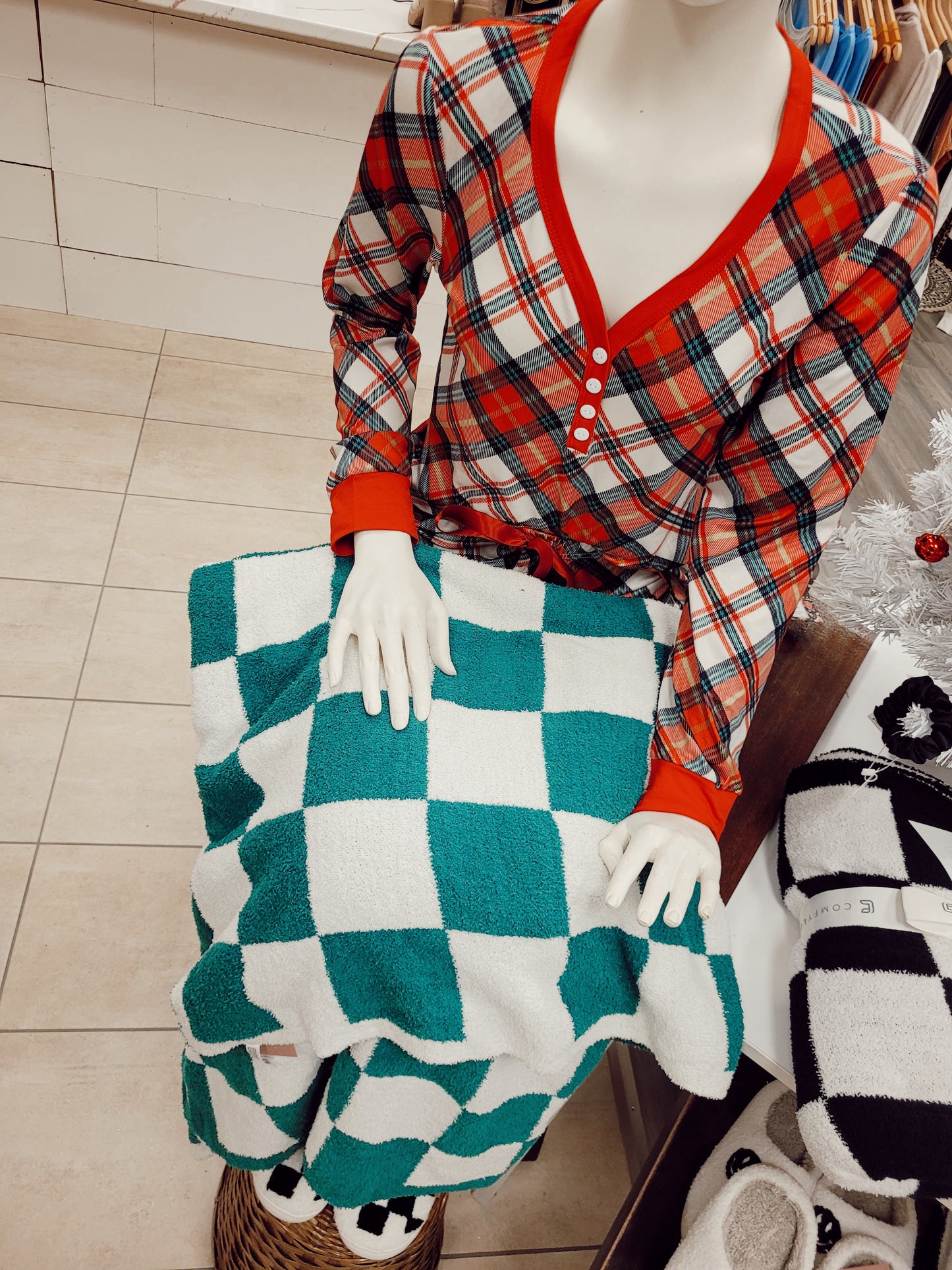 *NEW* Luxury Checkered Blanket
