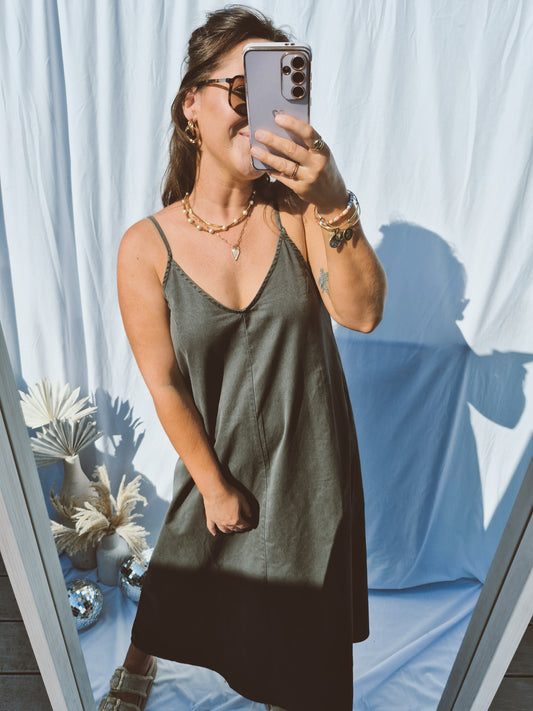 *NEW* A Walk In The Park Midi Dress - Black