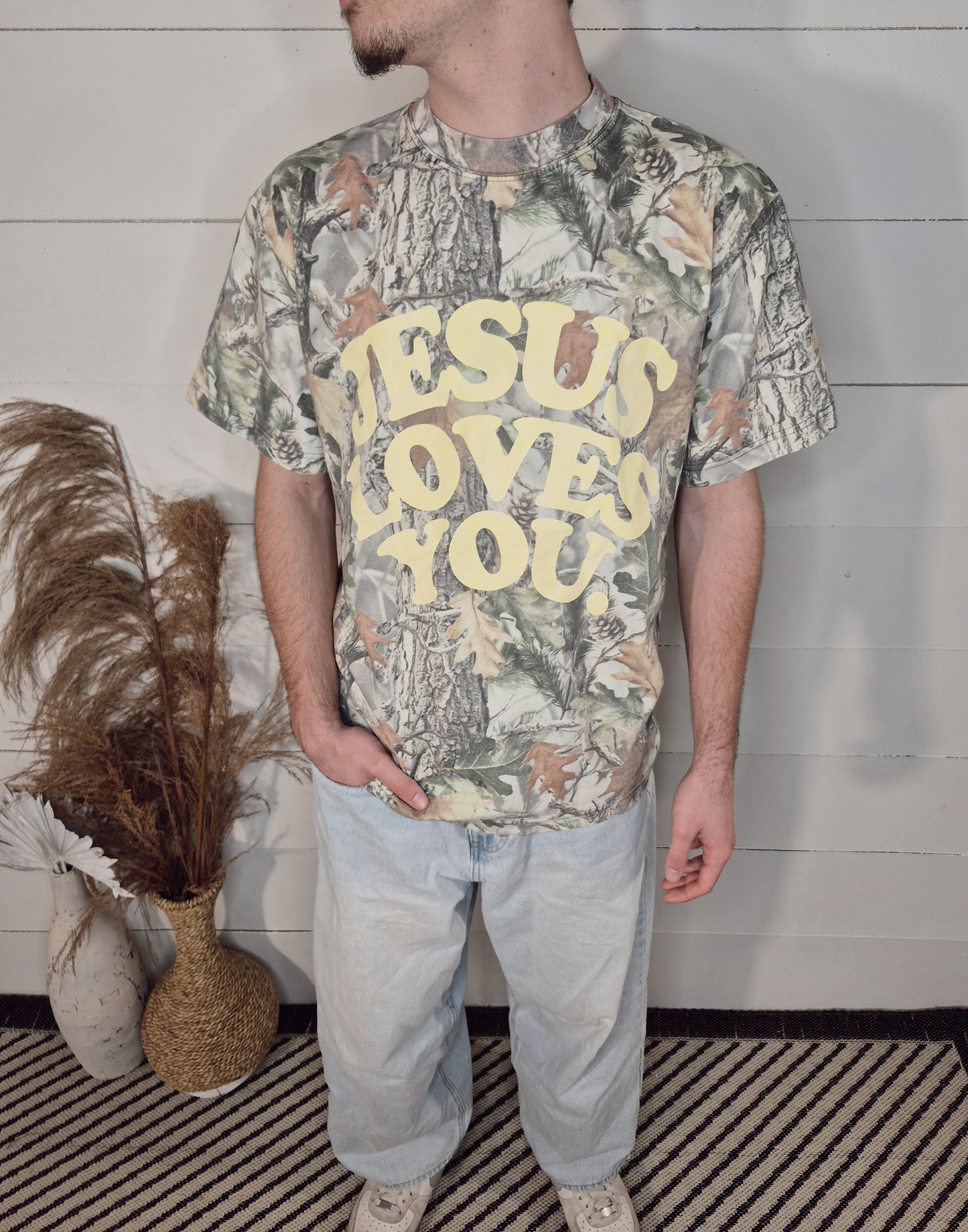 *NEW* Jesus Loves You Graphic